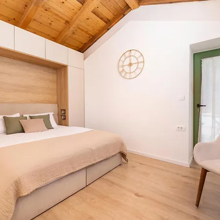 Hidden House Porta *