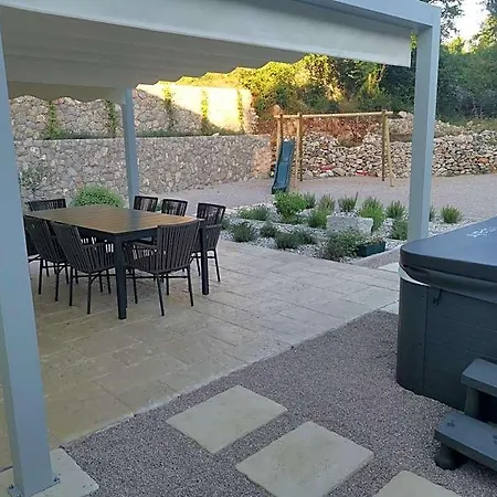 Hidden House Porta